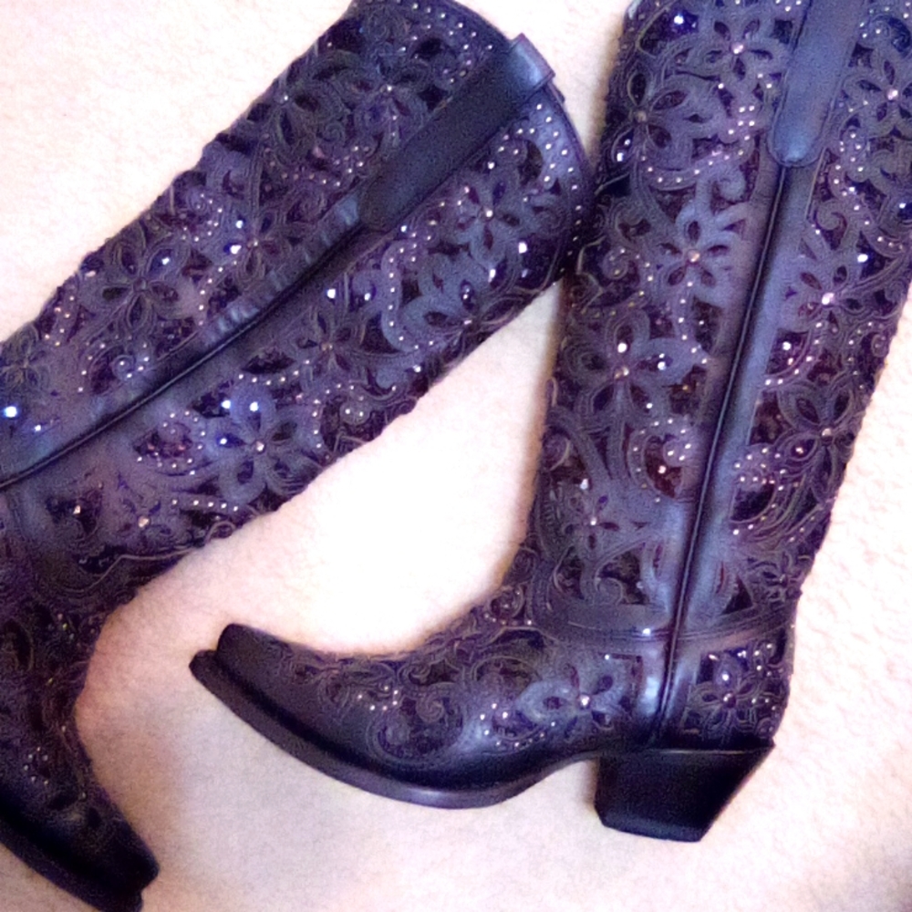 BOOTS BRAND NEW